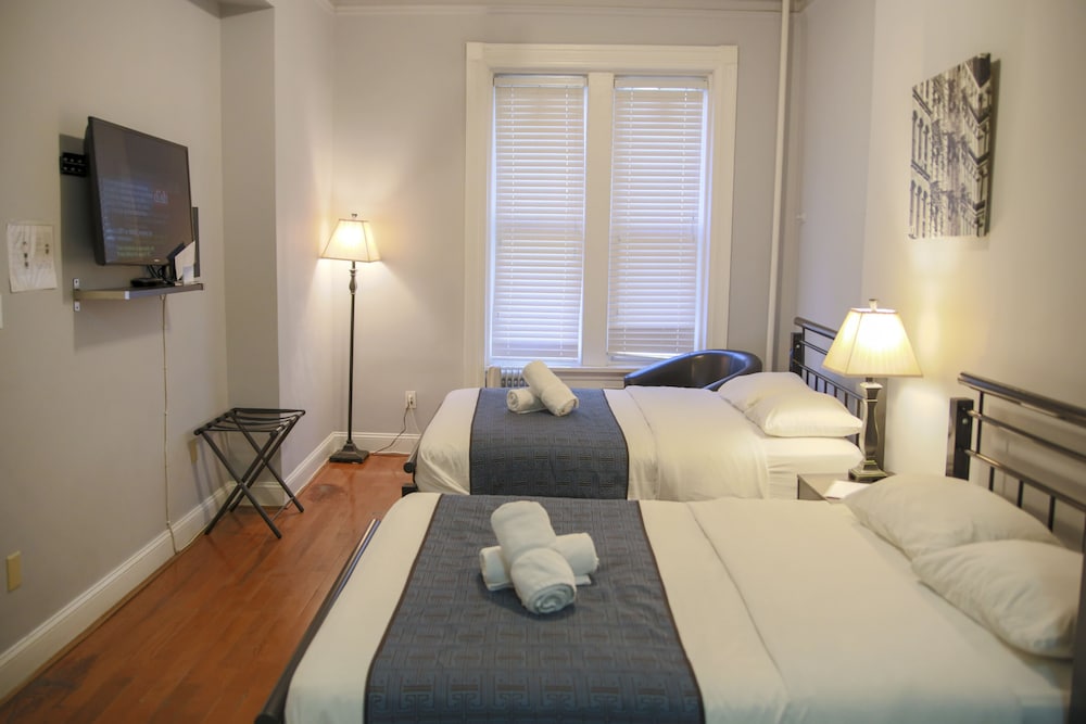 Habitación cuádruple estándar, baño compartido (Sleeps Four - Shared Bath) del hotel The Central Park North. Foto 1
