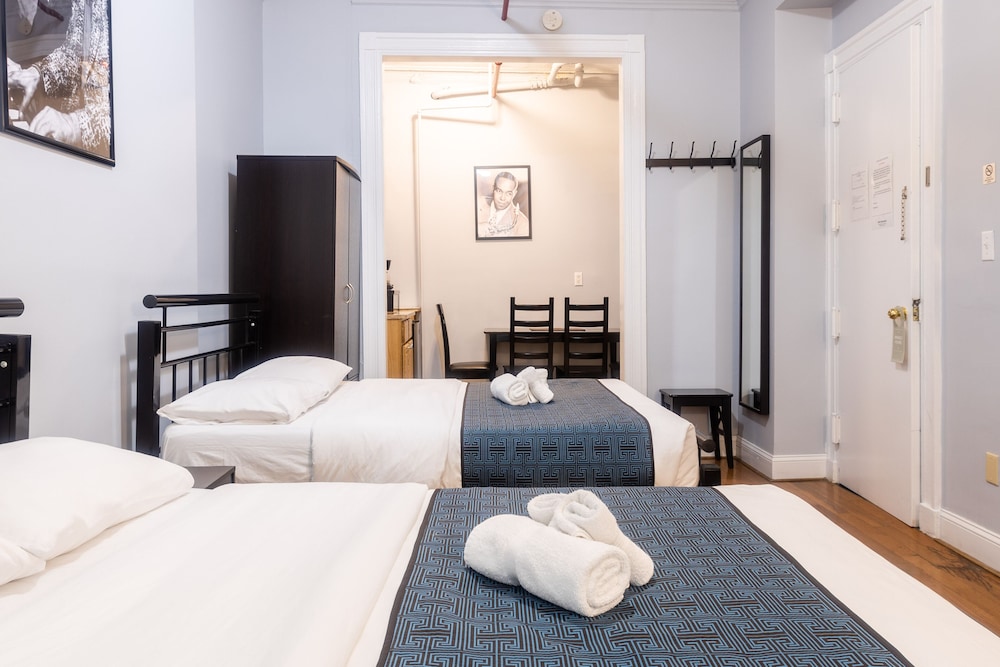 Habitación cuádruple estándar, baño compartido (Sleeps Four - Shared Bath) del hotel The Central Park North. Foto 4