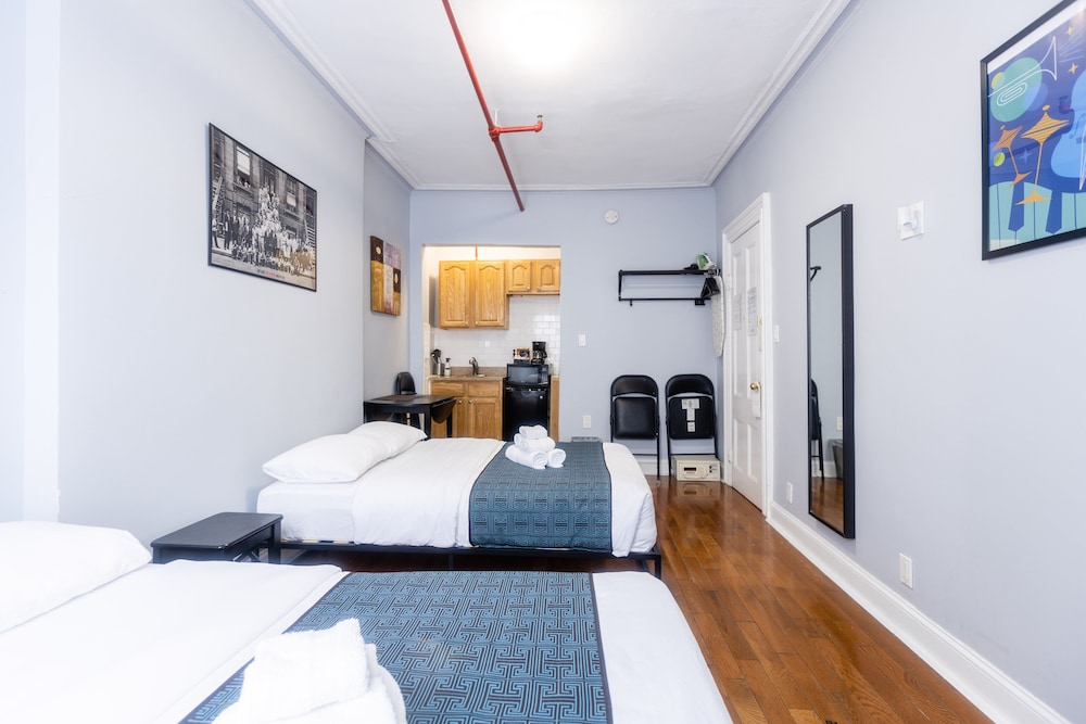 Habitación cuádruple estándar, baño compartido (Sleeps Four - Shared Bath) del hotel The Central Park North. Foto 8