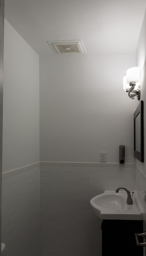 Habitación cuádruple estándar, baño compartido (Sleeps Four - Shared Bath) del hotel The Central Park North. Foto 12