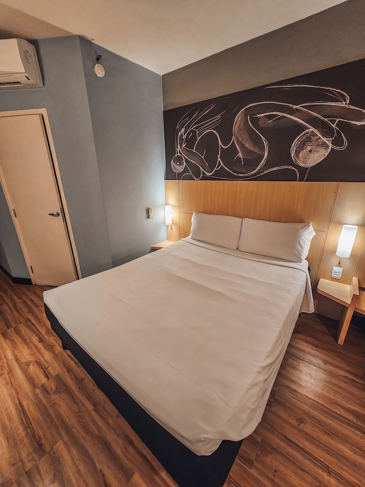 Habitación, varias camas del hotel Ibis Rio De Janeiro Centro. Foto 4