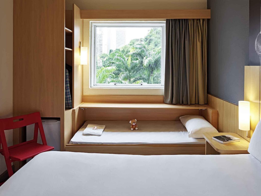 Habitación, varias camas del hotel Ibis Rio De Janeiro Centro. Foto 6