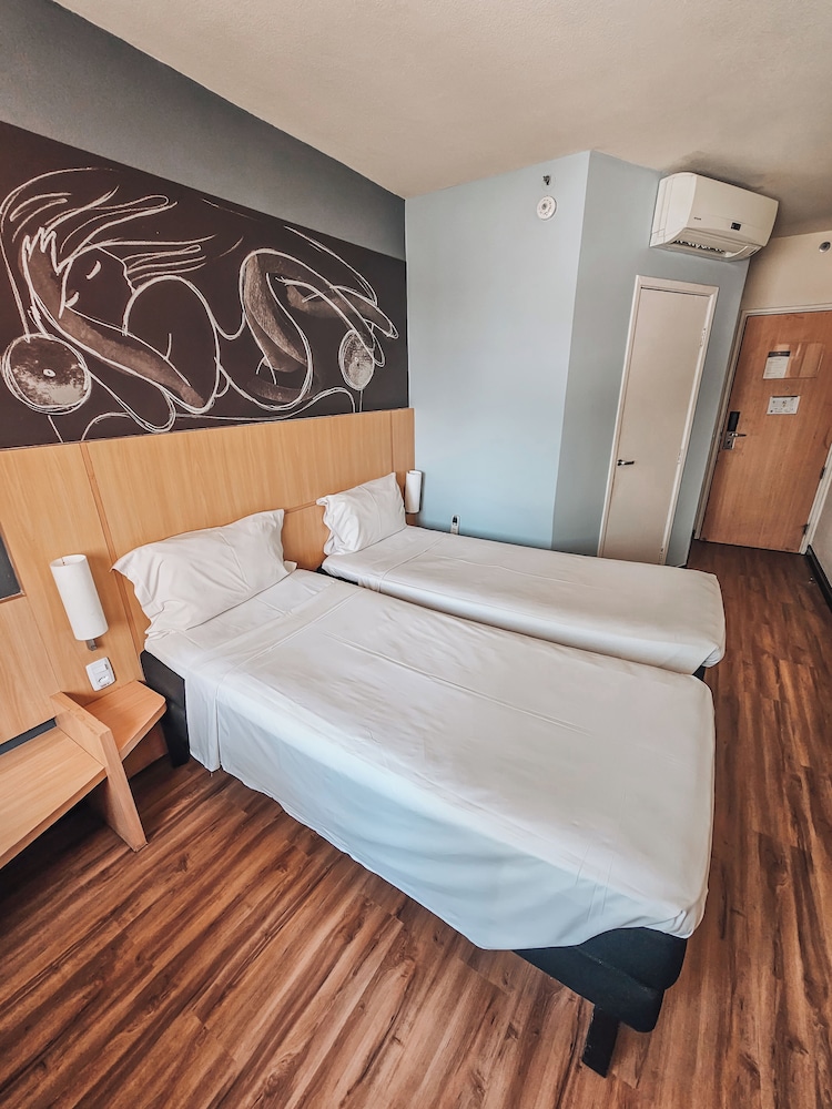 Habitación estándar con 2 camas individuales, 2 camas individuales del hotel Ibis Rio De Janeiro Centro. Foto 5