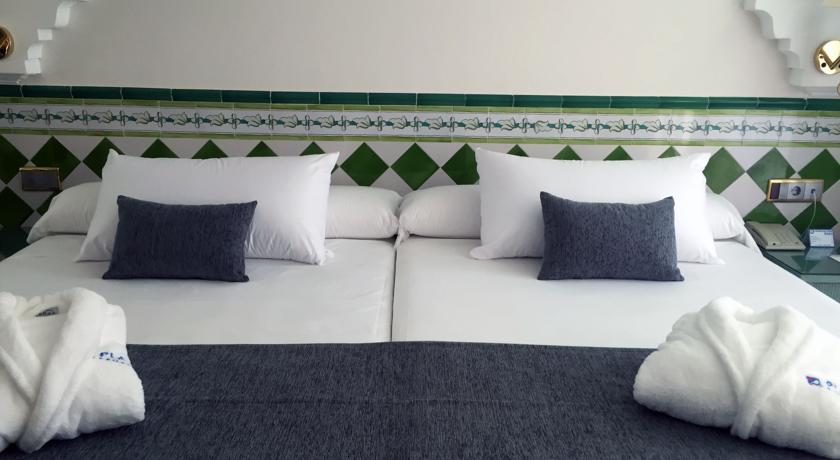 Habitación doble Comunicada del hotel Playacálida. Foto 1