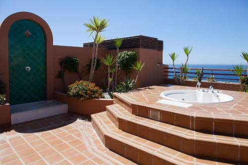 Suite con vistas al mar del hotel Ibersol Almuñecar Beach & Spa. Foto 8