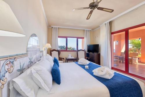 Suite con vistas al mar del hotel Ibersol Almuñecar Beach & Spa. Foto 15
