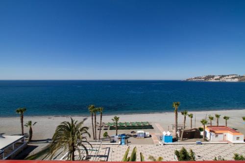 Habitación Familiar con vistas al mar del hotel Ibersol Almuñecar Beach & Spa. Foto 6