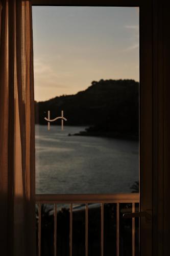 Habitación Triple Supreme con vistas laterales al mar del hotel Helios Costa Tropical. Foto 6