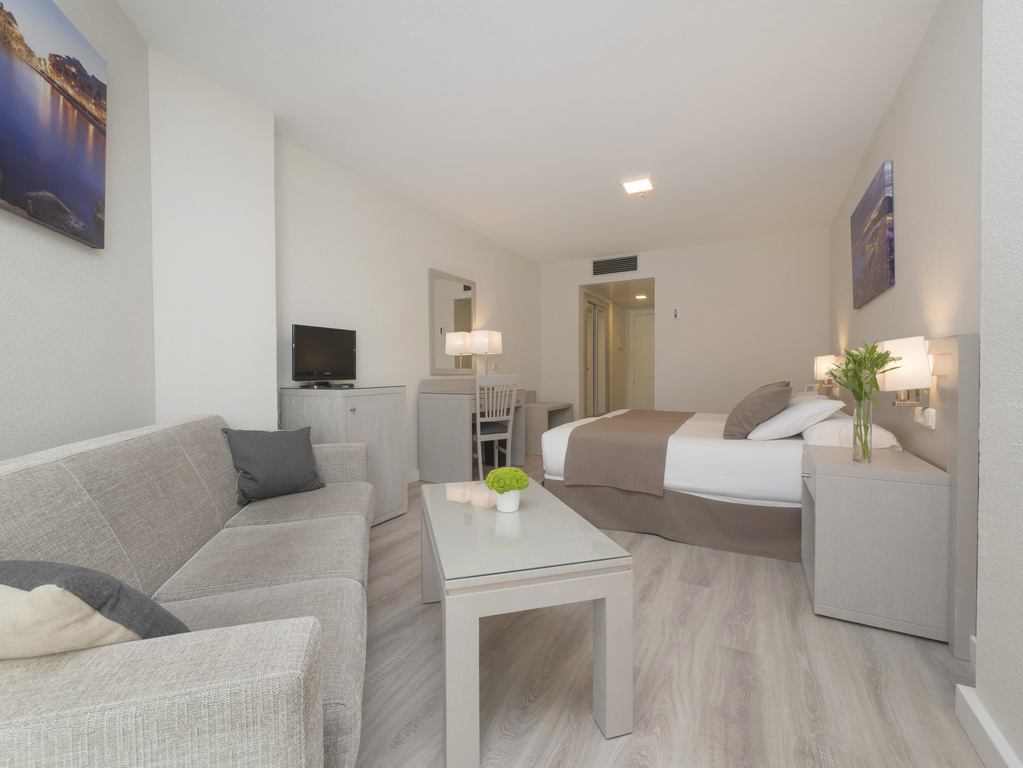 Habitación doble Vista Parcial Mar del hotel Helios Costa Tropical