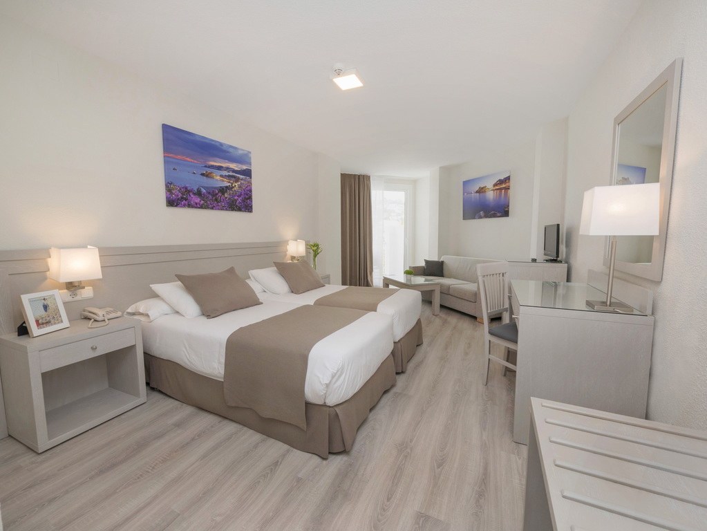 Habitación doble Vista Parcial Mar del hotel Helios Costa Tropical. Foto 1