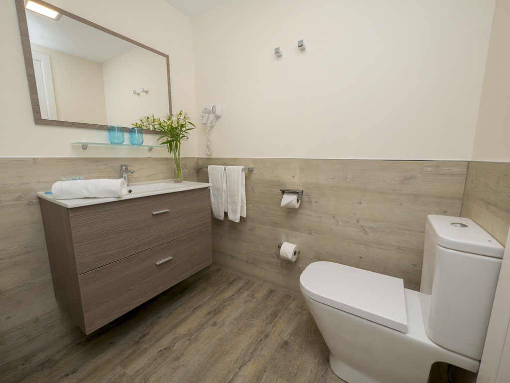 Habitación triple Vista Parcial Mar del hotel Helios Costa Tropical. Foto 2