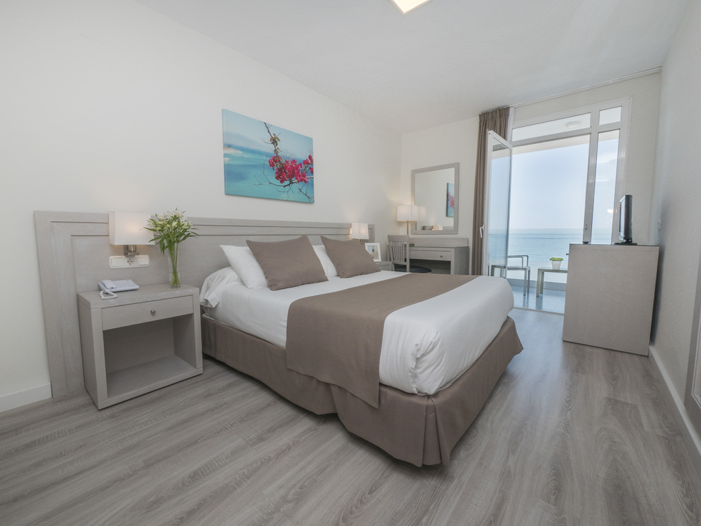 Habitación doble Vista Panorámica del hotel Helios Costa Tropical. Foto 1