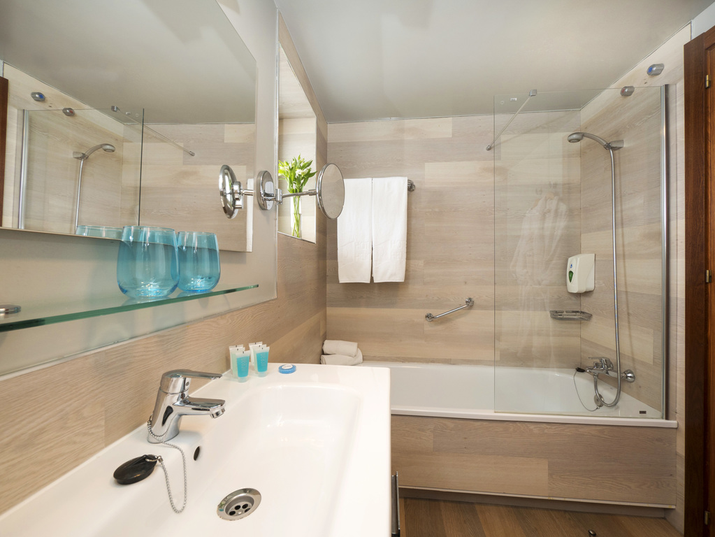 Habitación Gran Panorámica del hotel Helios Costa Tropical. Foto 1