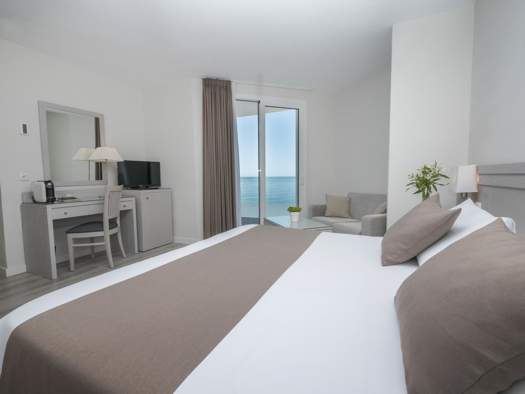 Habitación Gran Panorámica del hotel Helios Costa Tropical. Foto 4