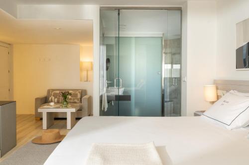 Suite Junior con bañera de hidromasaje del hotel Helios Costa Tropical. Foto 9