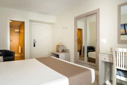 Habitación Doble Clásica - 1 o 2 camas del hotel Helios Costa Tropical. Foto 1