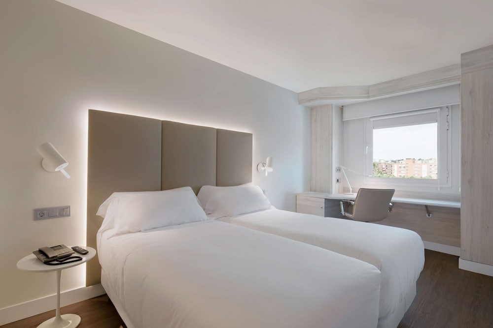 Habitación estándar del hotel Nh Madrid Barajas Airport. Foto 1