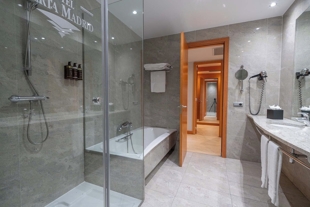 Suite Deluxe del hotel Eurostars Puerta Madrid. Foto 5