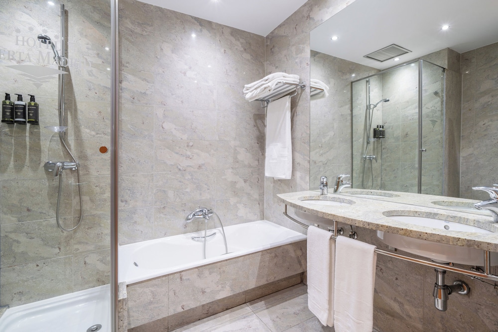 Habitación Deluxe doble del hotel Eurostars Puerta Madrid. Foto 4