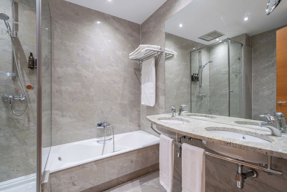 Habitación Deluxe doble (Sofa Bed) del hotel Eurostars Puerta Madrid. Foto 4