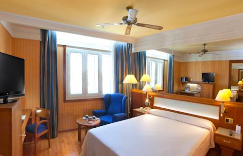 Habitación doble Comunicada del hotel Catalonia Plaza España & Spa. Foto 1