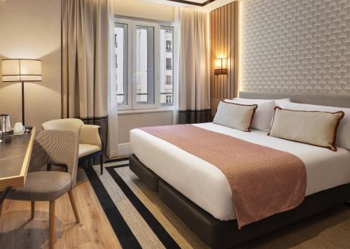 Habitación Doble con vistas a la Gran Vía - 1 o 2 camas del hotel Catalonia Plaza España & Spa. Foto 4