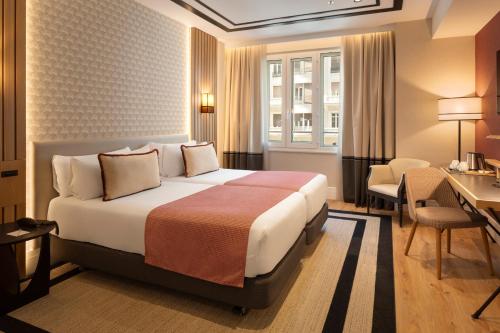Habitación Doble con vistas a la Gran Vía - 1 o 2 camas del hotel Catalonia Plaza España & Spa. Foto 5