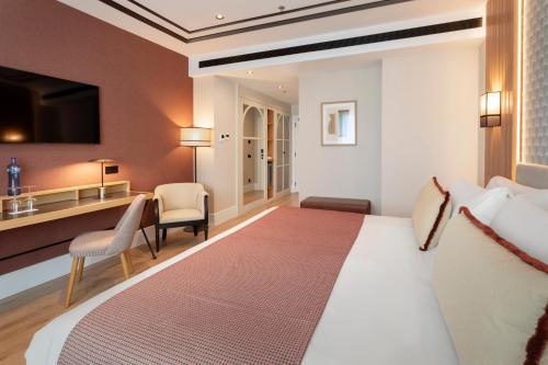 Habitación Doble Superior con vistas a la Gran Vía - 1 o 2 camas del hotel Catalonia Plaza España & Spa. Foto 4