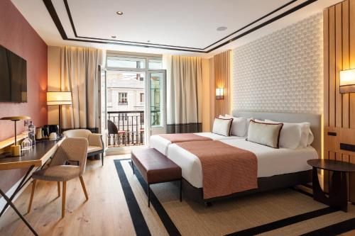 Habitación Doble Superior con balcón del hotel Catalonia Plaza España & Spa