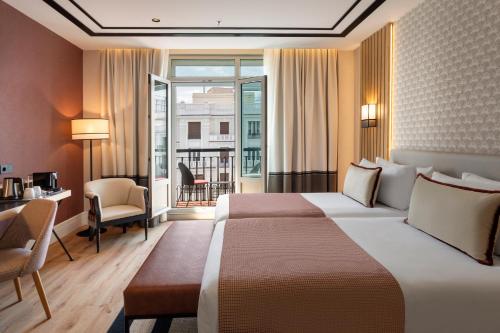Habitación Doble Superior con balcón del hotel Catalonia Plaza España & Spa. Foto 2