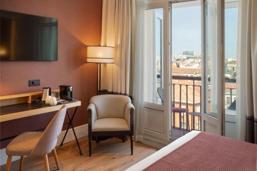 Habitación Doble Superior con balcón del hotel Catalonia Plaza España & Spa. Foto 5
