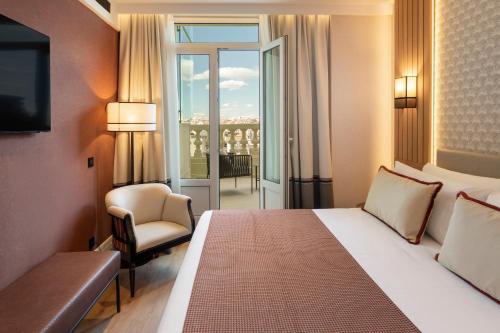 Habitación Doble Superior con terraza del hotel Catalonia Plaza España & Spa. Foto 4
