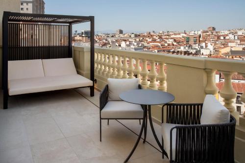 Suite con terraza del hotel Catalonia Plaza España & Spa. Foto 7