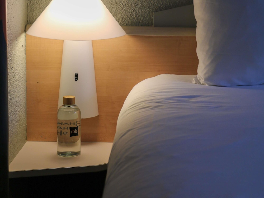 Habitación estándar con dos camas individuales del hotel Ibis Montpellier Sud. Foto 7