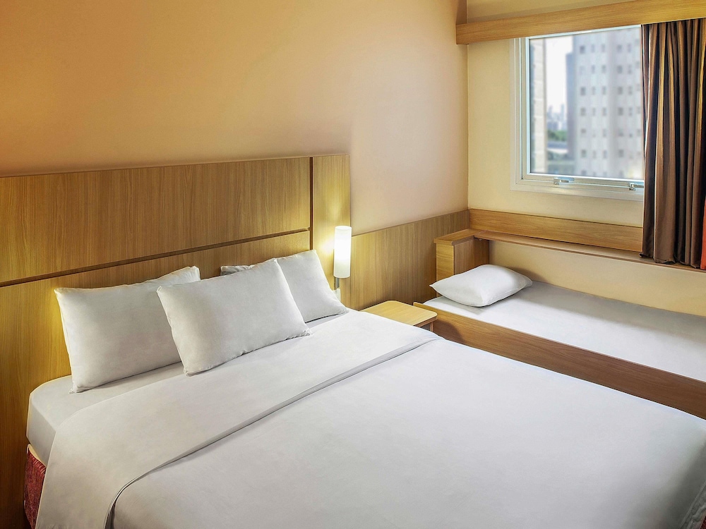Habitación estándar, varias camas del hotel Ibis Belo Horizonte Afonso Pena