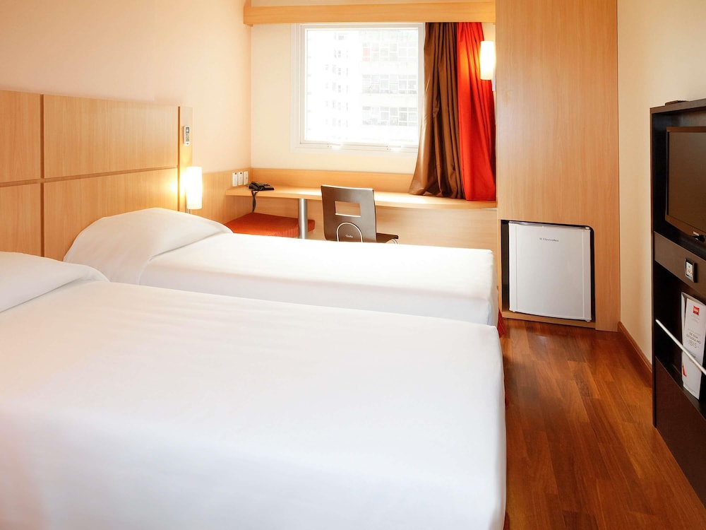 Habitación estándar con 2 camas individuales, 2 camas individuales del hotel Ibis Belo Horizonte Afonso Pena. Foto 5