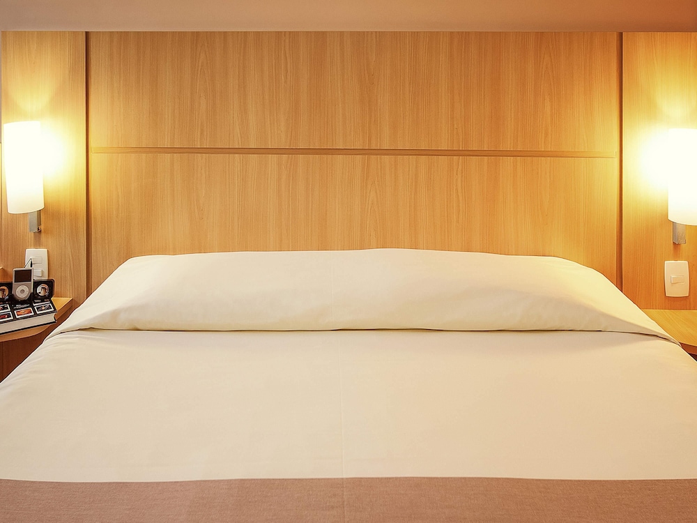 Habitación Standard con cama doble del hotel Ibis Belo Horizonte Liberdade. Foto 1