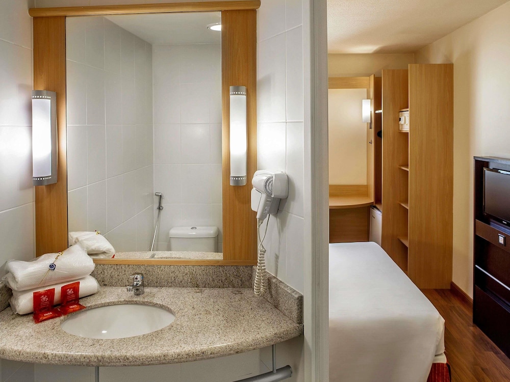 Habitación Standard con cama doble del hotel Ibis Belo Horizonte Liberdade. Foto 3