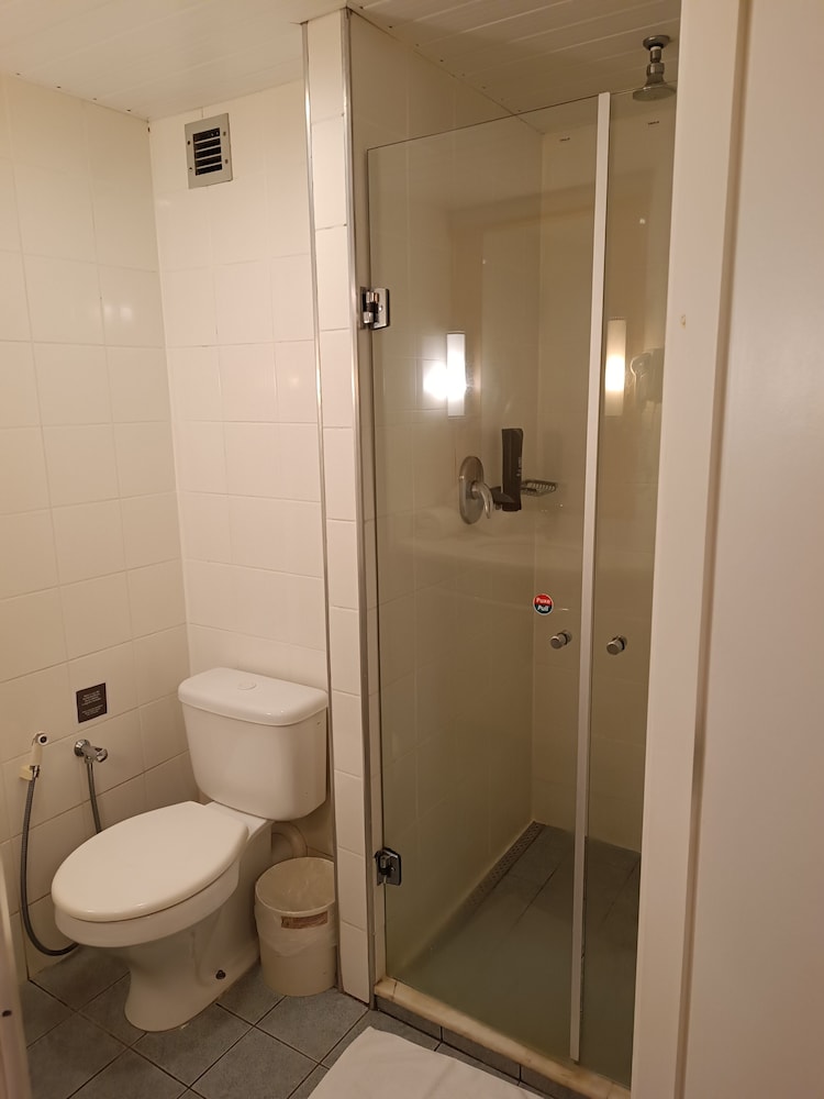 Habitación Standard con cama doble del hotel Ibis Belo Horizonte Liberdade. Foto 5