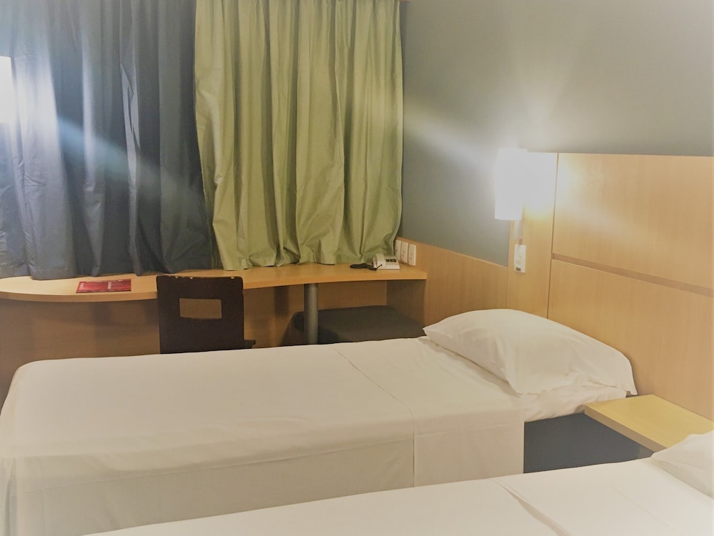 Habitación Standard con 2 camas individuales del hotel Ibis Belo Horizonte Savassi. Foto 2