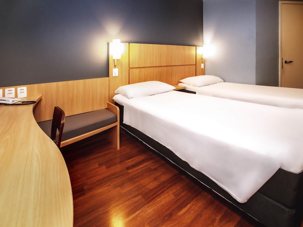 Habitación Standard con 2 camas individuales del hotel Ibis Belo Horizonte Savassi. Foto 5