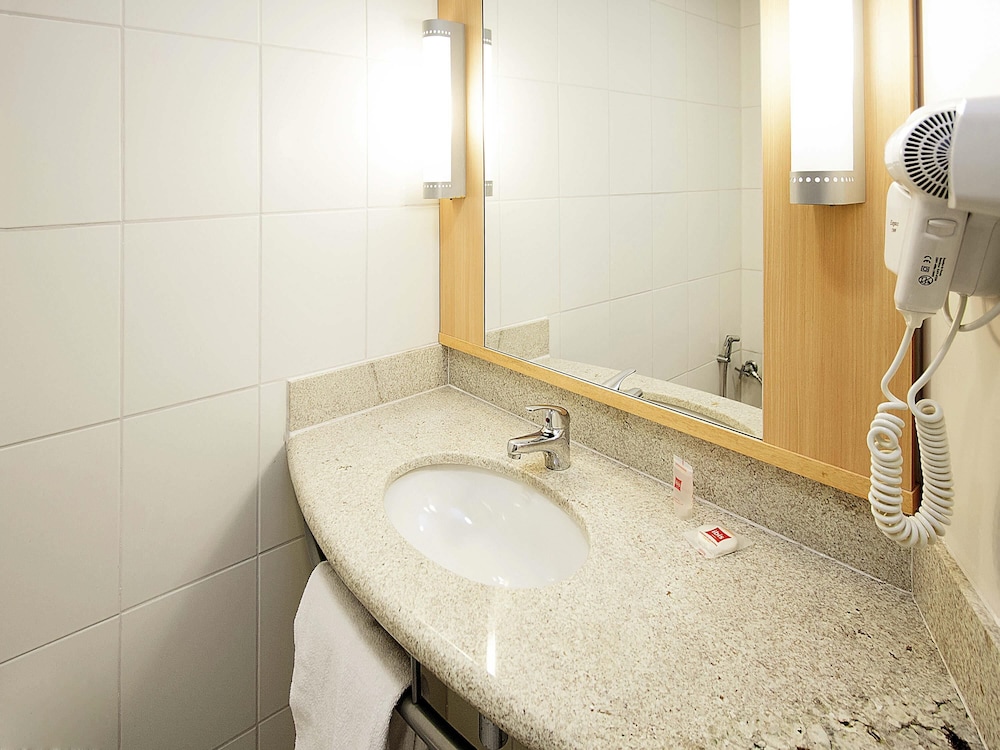 Habitación Standard con 2 camas individuales del hotel Ibis Belo Horizonte Savassi. Foto 9