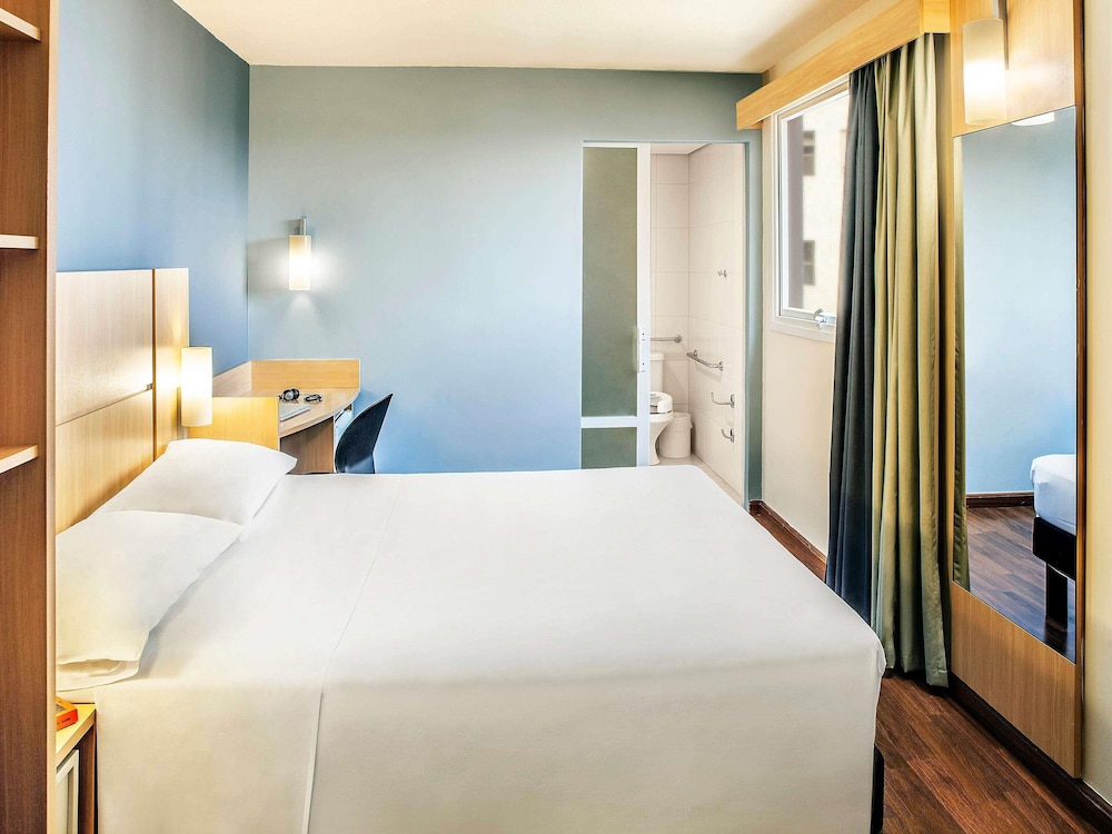 Habitación Standard con una cama doble para huéspedes con limitaciones físicas del hotel Ibis Belo Horizonte Savassi