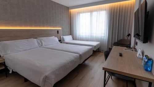 Habitación Doble con Cama supletoria del hotel Blanca De Navarra