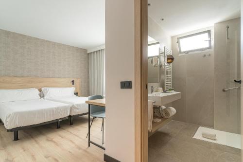 Habitación Doble Interior - 2 camas del hotel Blanca De Navarra. Foto 1