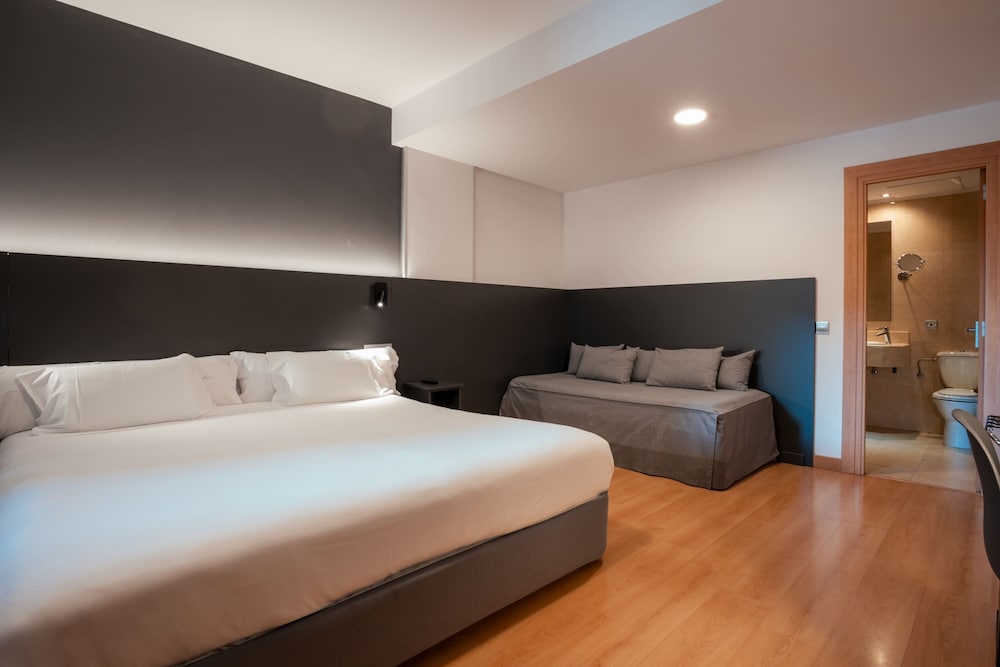 Habitación estándar doble (+ Extra Bed) del hotel Sancho Ramirez. Foto 2