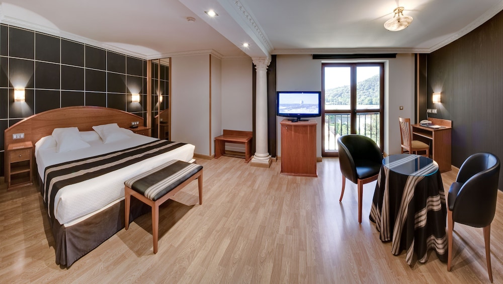 Habitación Triple Superior del hotel Spa Villa Pasiega. Foto 5