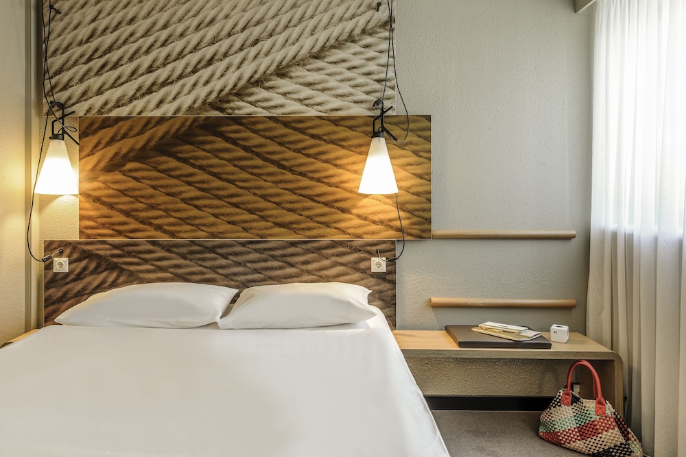 Habitacion Standard con 1 cama doble del hotel Ibis Strasbourg Centre Petite France. Foto 8