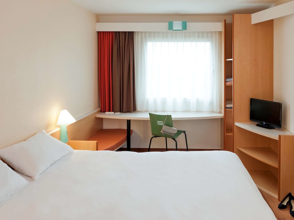 Habitacion Standard con 1 cama doble del hotel Ibis Strasbourg Centre Petite France. Foto 11