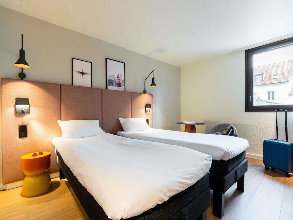 Habitación superior con 2 camas individuales del hotel Ibis Strasbourg Centre Petite France